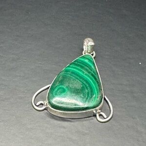 Beautiful Malachite pendant in 925 Silver. 1.8"